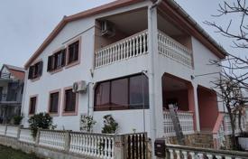 8 dormitorio casa de pueblo 200 m² en Privlaka, Croacia. 380 000 €