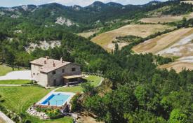 16 dormitorio finca rústica 423 m² en Pietralunga, Italia. 940 000 €