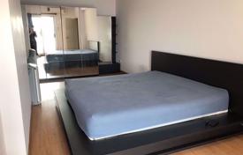 1-dormitorio apartamentos en condominio en Huai Khwang, Tailandia. $139 000