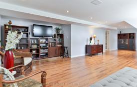 9 dormitorio casa de pueblo en North York, Canadá. C$1 941 000