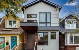 Casa de pueblo – East York, Toronto, Ontario,  Canadá. C$1 834 000