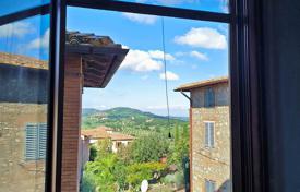 3 dormitorio piso 117 m² en San Gimignano, Italia. 380 000 €