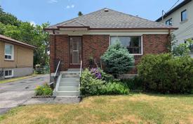 Casa de pueblo – North York, Toronto, Ontario,  Canadá. C$1 100 000