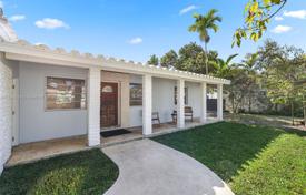 3 dormitorio casa de pueblo 156 m² en Miami, Estados Unidos. $915 000