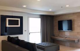 3-dormitorio apartamentos en condominio en Khlong Toei, Tailandia. $676 000