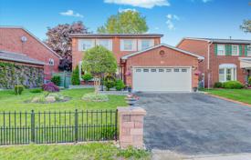 8 dormitorio casa de pueblo en Scarborough, Canadá. C$1 439 000