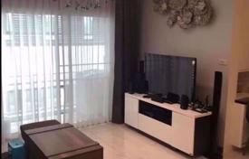 2-dormitorio apartamentos en condominio en Wang Thonglang, Tailandia. $137 000