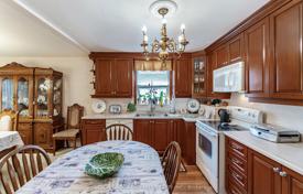 9 dormitorio casa de pueblo en North York, Canadá. C$2 053 000