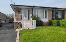 9 dormitorio adosado en North York, Canadá. C$1 226 000