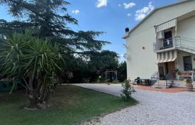 2 dormitorio piso 216 m² en Roccastrada, Italia. 775 000 €