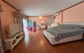 5 dormitorio villa 280 m² en Pattaya, Tailandia. $215 000