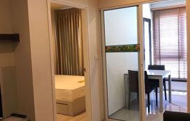 1-dormitorio apartamentos en condominio en Huai Khwang, Tailandia. $130 000