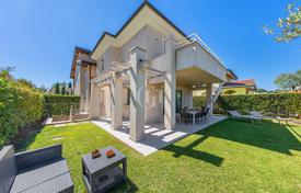 4 dormitorio villa 150 m² en Manerba del Garda, Italia. 645 000 €