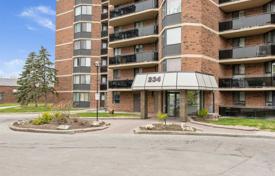 5 dormitorio piso en Etobicoke, Canadá. C$663 000