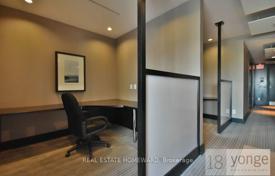 5 dormitorio piso en Yonge Street, Canadá. C$785 000