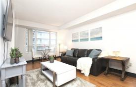 Piso – Blue Jays Way, Old Toronto, Toronto,  Ontario,   Canadá. C$765 000