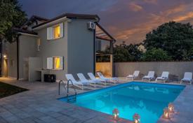 5 dormitorio casa de pueblo 165 m² en Brtonigla, Croacia. 580 000 €
