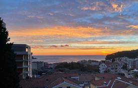 3 dormitorio piso 152 m² en Petrovac, Montenegro. 380 000 €