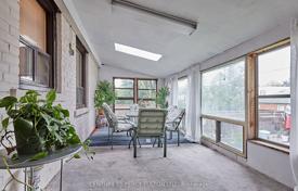 12 dormitorio casa de pueblo en Scarborough, Canadá. C$1 165 000