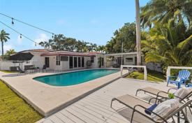 4 dormitorio casa de pueblo 214 m² en Miami, Estados Unidos. $1 300 000