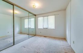 10 dormitorio casa de pueblo en Etobicoke, Canadá. C$1 952 000