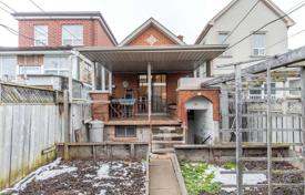 Casa de pueblo – York, Toronto, Ontario,  Canadá. C$1 267 000