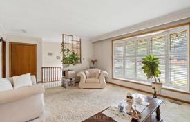 8 dormitorio casa de pueblo en Scarborough, Canadá. C$1 320 000