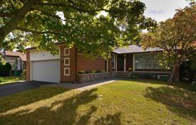 Casa de pueblo – Etobicoke, Toronto, Ontario,  Canadá. C$1 096 000
