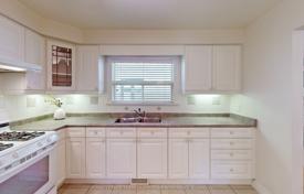 9 dormitorio casa de pueblo en North York, Canadá. C$1 341 000