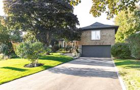 Casa de pueblo – Etobicoke, Toronto, Ontario,  Canadá. C$1 882 000