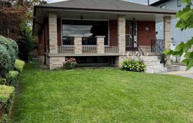 10 dormitorio casa de pueblo en Scarborough, Canadá. C$1 812 000