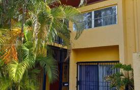Casa de pueblo – West End, Miami, Florida,  Estados Unidos. $387 000