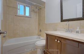 9 dormitorio casa de pueblo en Scarborough, Canadá. C$1 286 000