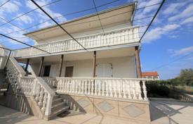 8 dormitorio casa de pueblo 185 m² en Zadar County, Croacia. 340 000 €