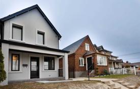 Casa de pueblo – York, Toronto, Ontario,  Canadá. C$1 152 000