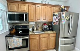 3 dormitorio casa de pueblo 94 m² en Miami, Estados Unidos. $550 000