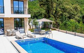 5 dormitorio villa 220 m² en Reževići, Montenegro. 630 000 €