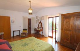 5 dormitorio villa 298 m² en Castelnuovo Berardenga, Italia. 750 000 €