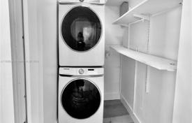 4 dormitorio casa de pueblo 245 m² en Miami, Estados Unidos. $1 250 000