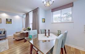 8 dormitorio piso en North York, Canadá. C$903 000