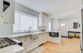 8 dormitorio casa de pueblo en North York, Canadá. C$1 839 000