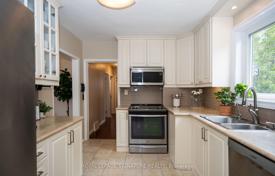 11 dormitorio casa de pueblo en Scarborough, Canadá. C$1 660 000