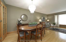 9 dormitorio casa de pueblo en Scarborough, Canadá. C$1 165 000