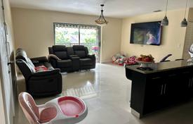 Condominio – Hialeah, Florida, Estados Unidos. $260 000