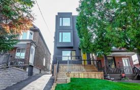 Casa de pueblo – York, Toronto, Ontario,  Canadá. C$1 503 000