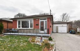 4 dormitorio casa de pueblo en Scarborough, Canadá. C$995 000