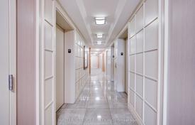 5 dormitorio piso en North York, Canadá. C$787 000