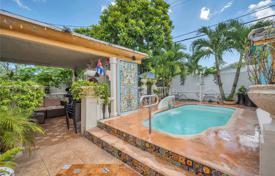 Casa de pueblo – Miami, Florida, Estados Unidos. $1 100 000