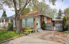 8 dormitorio casa de pueblo en Etobicoke, Canadá. C$1 568 000