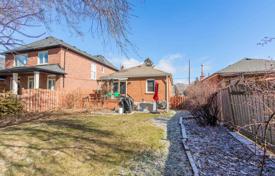 4 dormitorio casa de pueblo en Etobicoke, Canadá. C$1 804 000